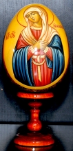 The Virgin Mary Of Tenderness - Easter egg: tempera, acrylic, linden wood, acrylic varnish